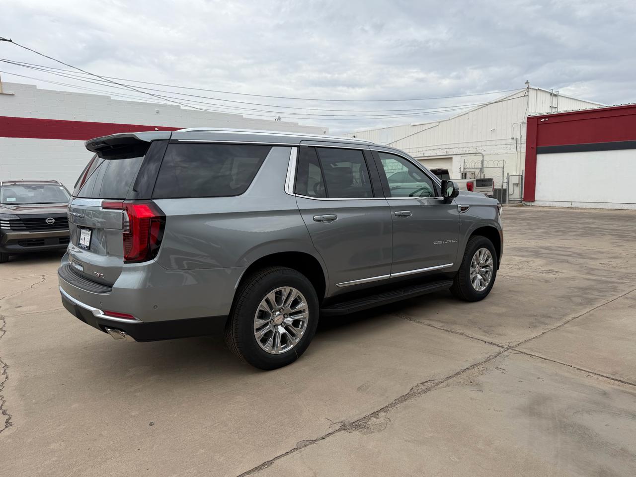 2026 GMC Yukon Denali - Photo 6