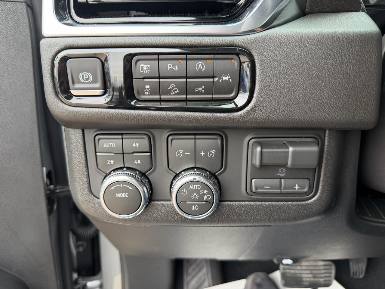 2026 GMC Yukon Denali - Photo 13