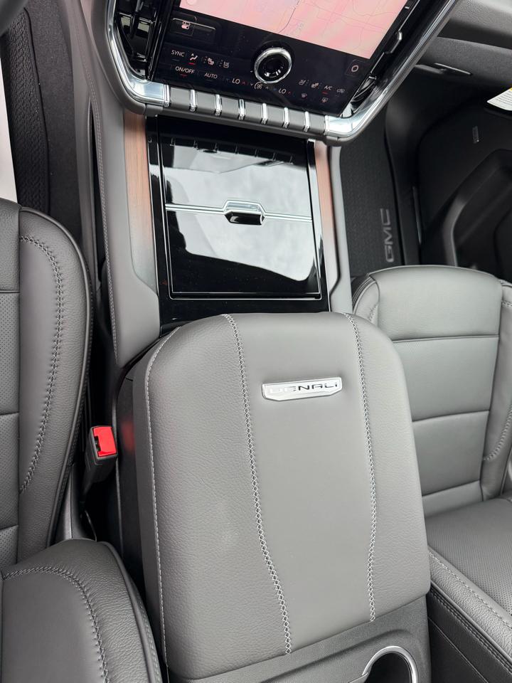 2026 GMC Yukon Denali - Photo 25