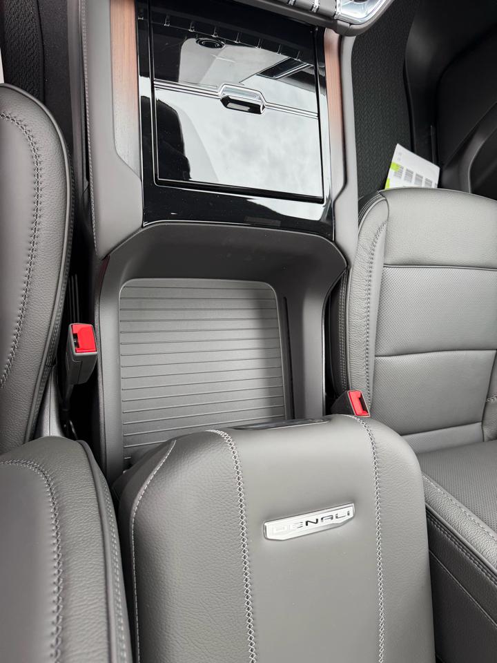2026 GMC Yukon Denali - Photo 27
