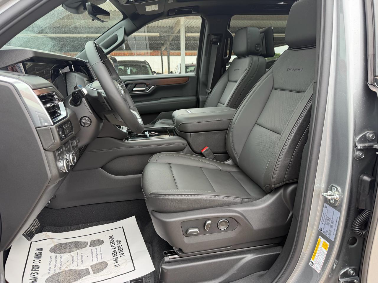 2026 GMC Yukon Denali - Photo 29