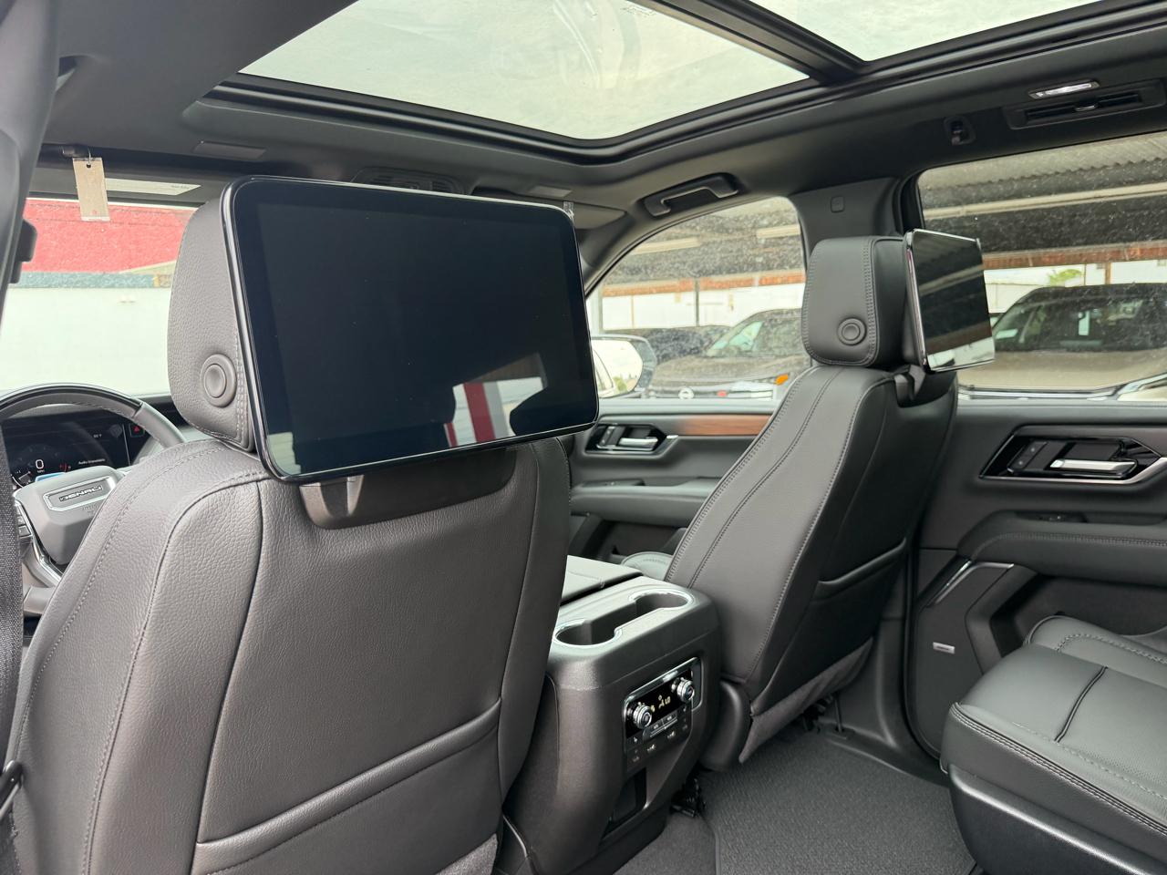 2026 GMC Yukon Denali - Photo 31