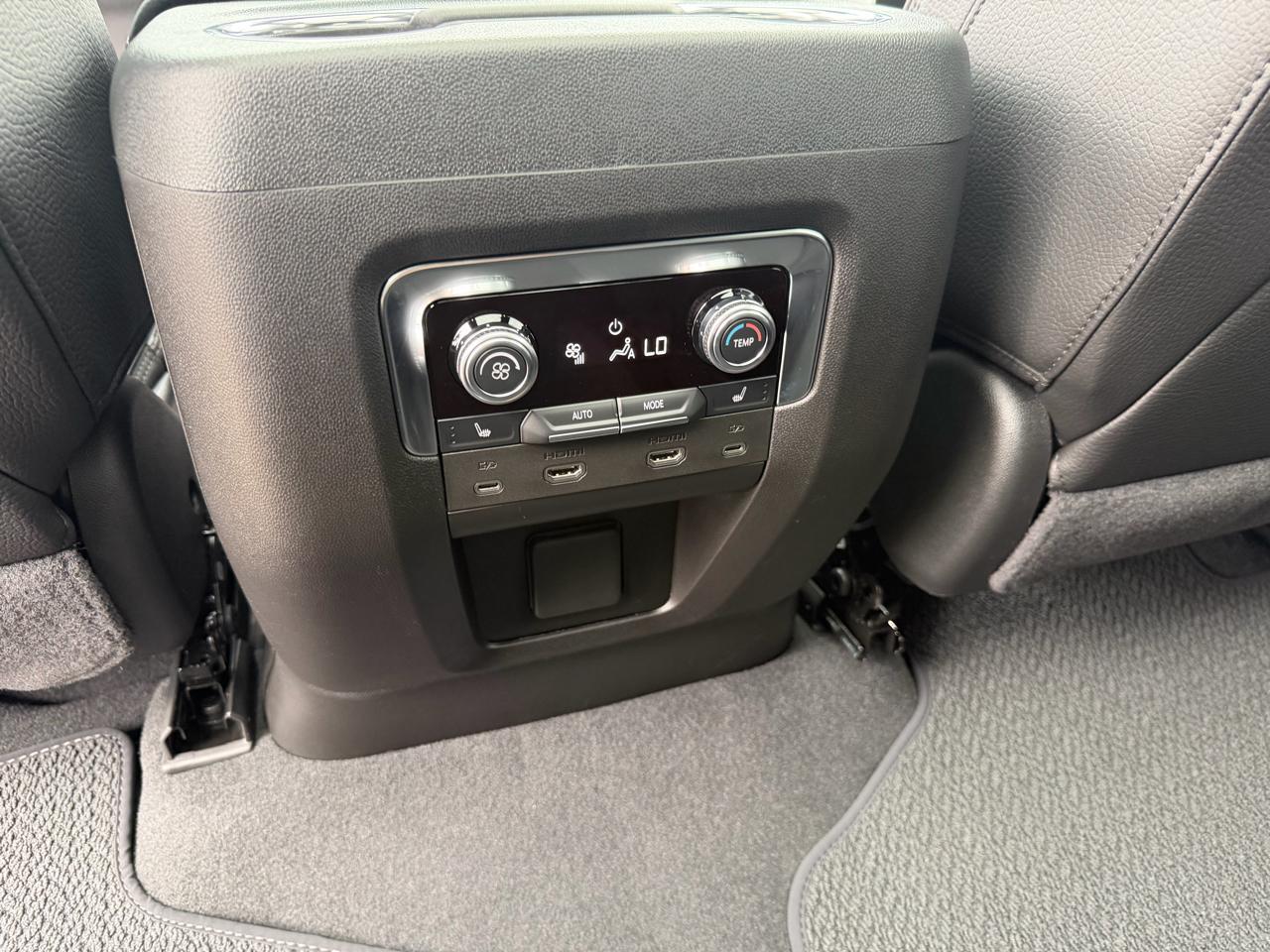 2026 GMC Yukon Denali - Photo 33