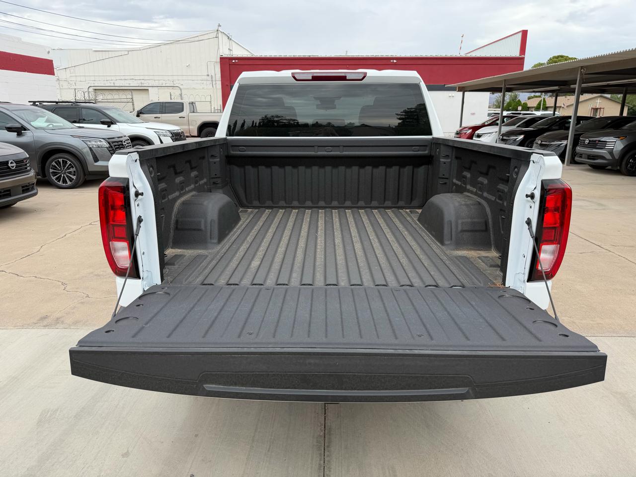 GMC Sierra 1500 4WD Crew Cab 147" Pro 2026