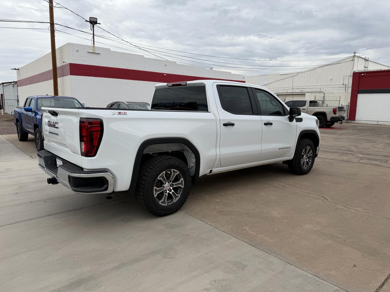 GMC Sierra 1500 4WD Crew Cab 147" Pro 2026