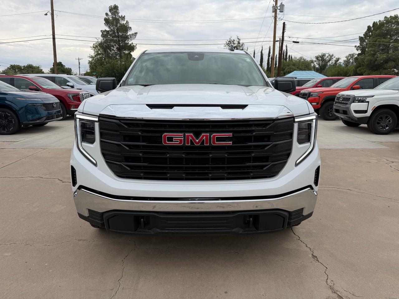 GMC Sierra 1500 4WD Crew Cab 147" Pro 2026