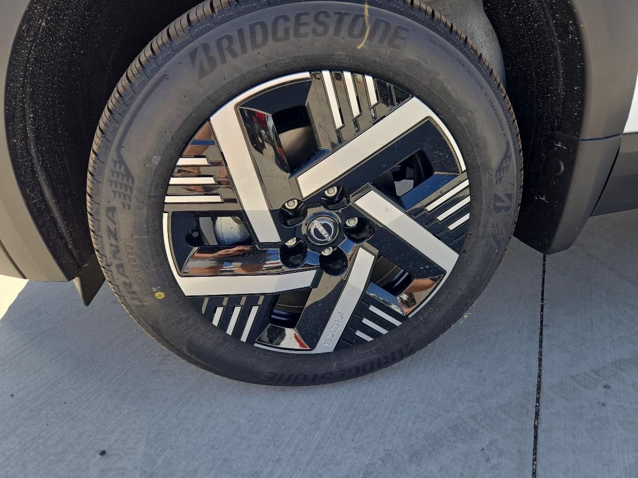 Nissan Kicks SV FWD 2026