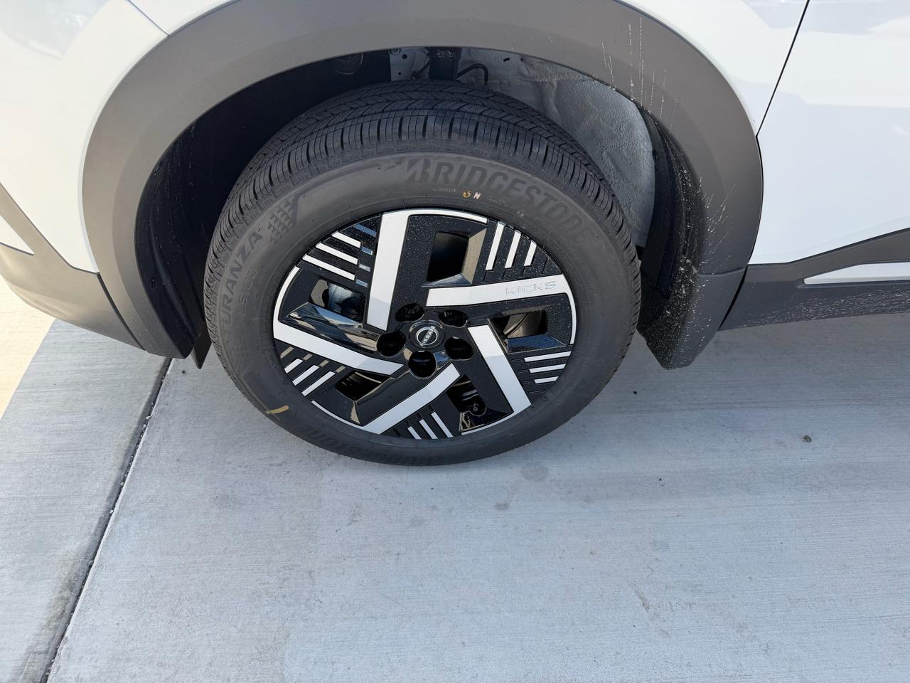 Nissan Kicks SV FWD 2026