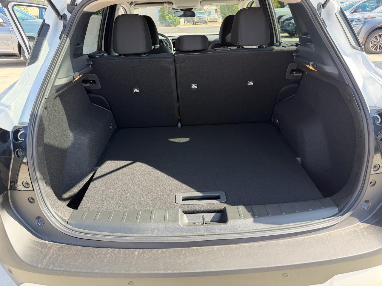 Nissan Kicks SV FWD 2026