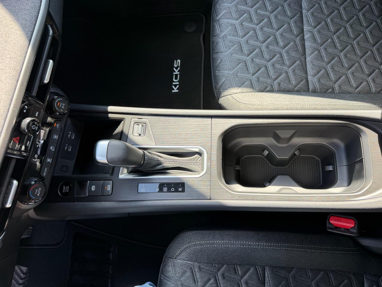 Nissan Kicks SV FWD 2026