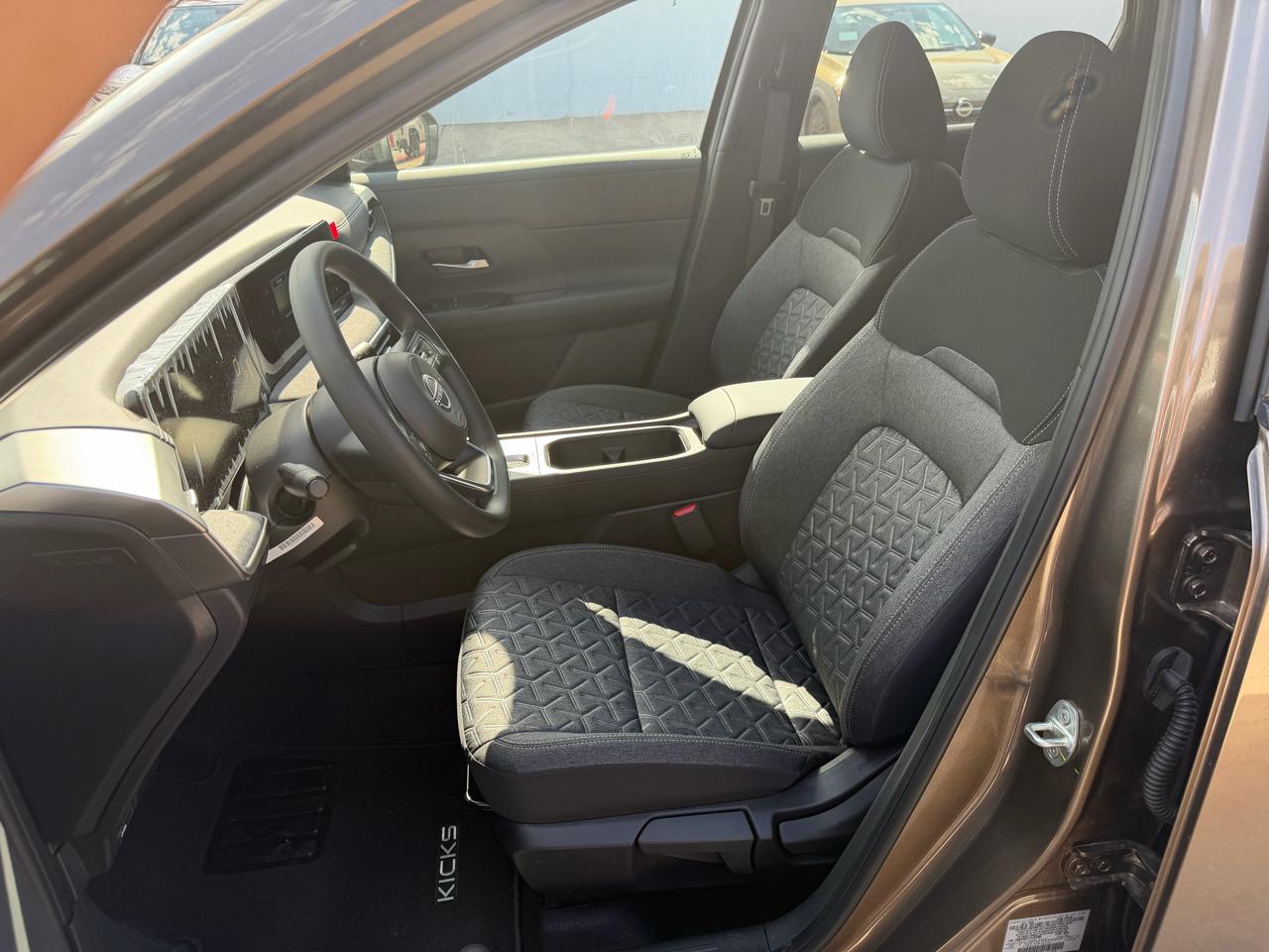Nissan Kicks SV FWD 2026