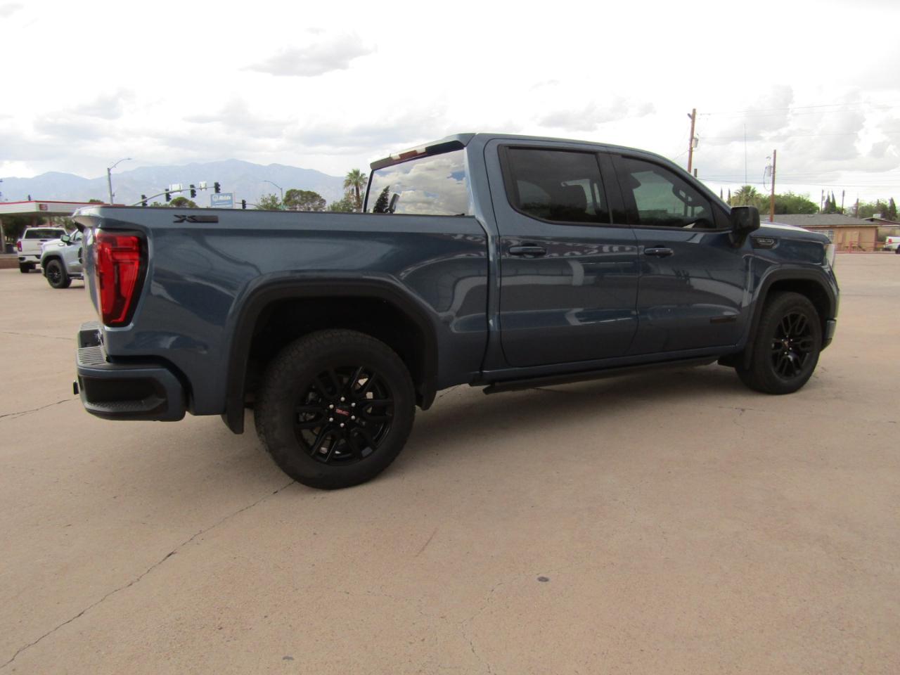 GMC Sierra 1500 4WD Crew Cab 147" Elevation w/3SB 2025
