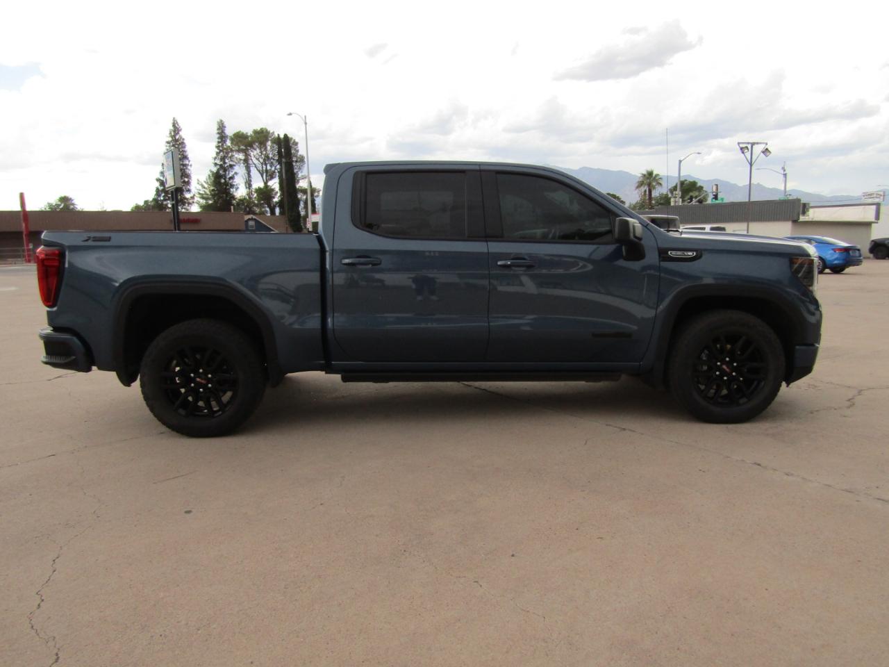 GMC Sierra 1500 4WD Crew Cab 147" Elevation w/3SB 2025