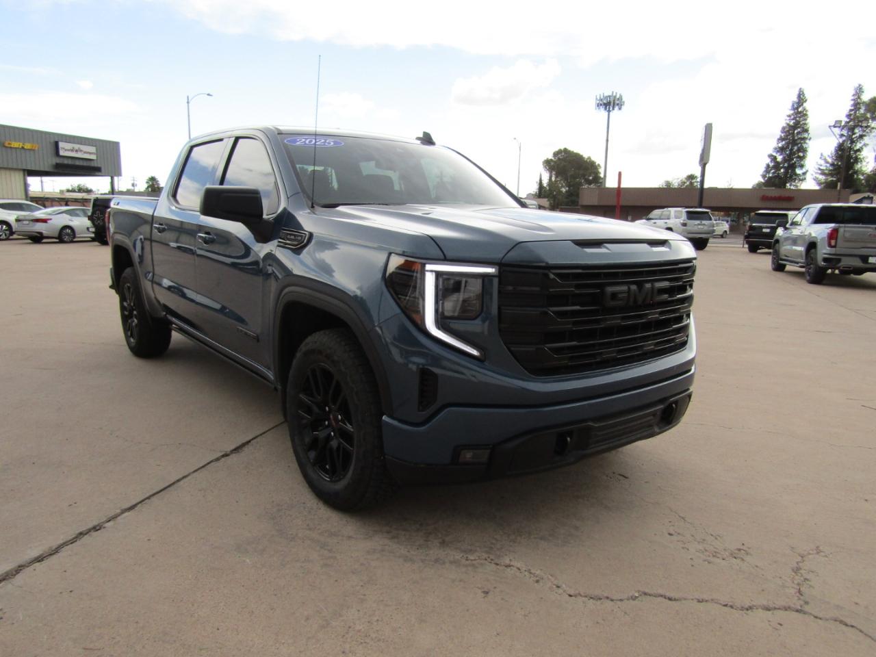 GMC Sierra 1500 4WD Crew Cab 147" Elevation w/3SB 2025