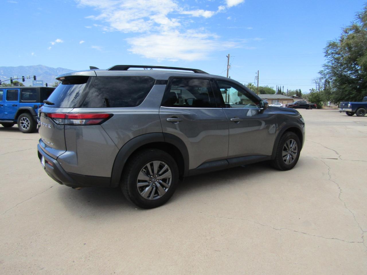 Nissan Pathfinder SV 4WD 2024
