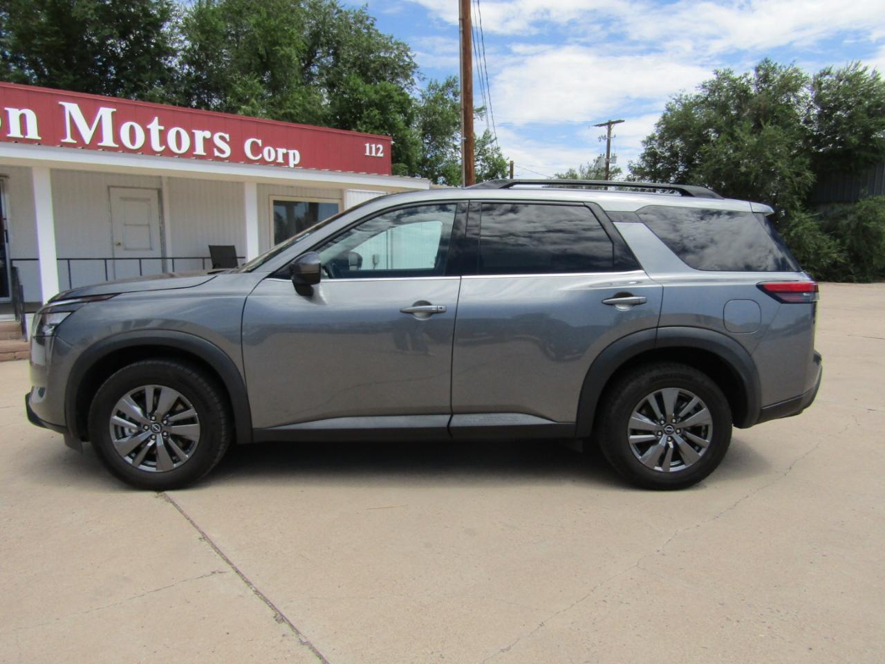 Nissan Pathfinder SV 4WD 2024