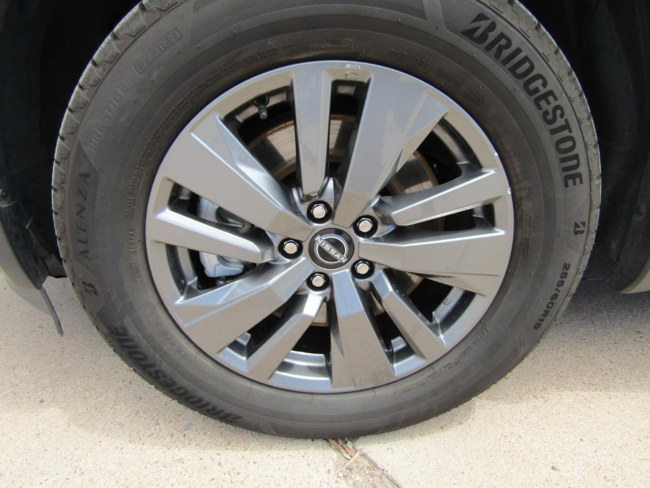 Nissan Pathfinder SV 4WD 2024