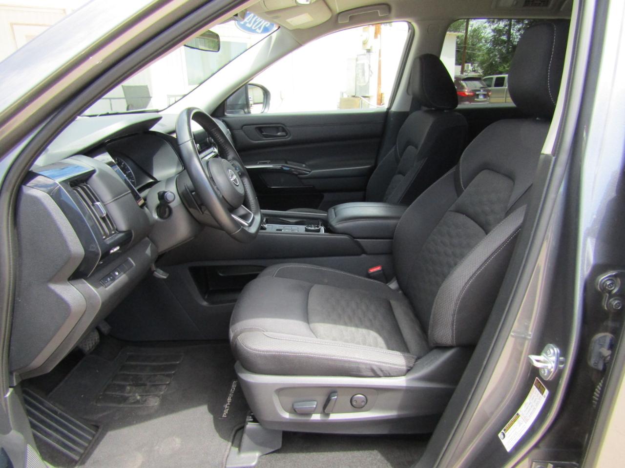 Nissan Pathfinder SV 4WD 2024