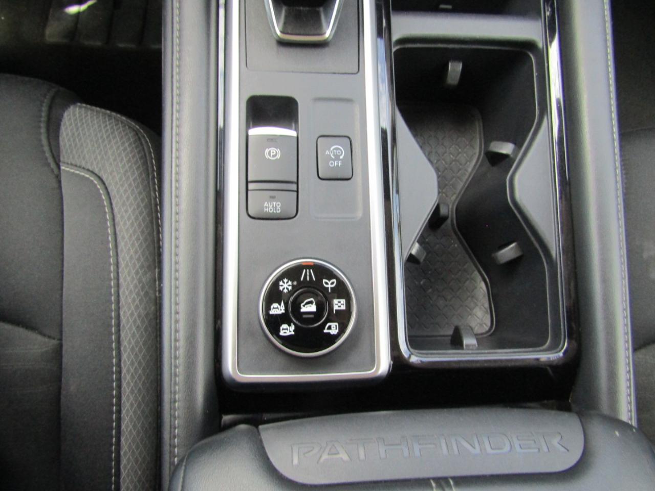 Nissan Pathfinder SV 4WD 2024