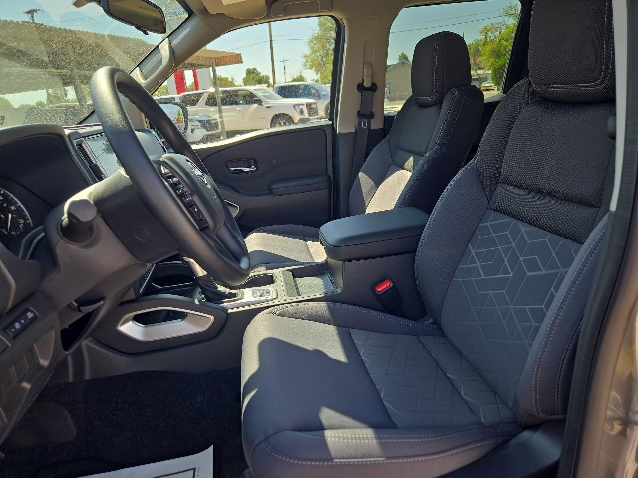 Nissan Frontier Crew Cab 4x4 SV 2026