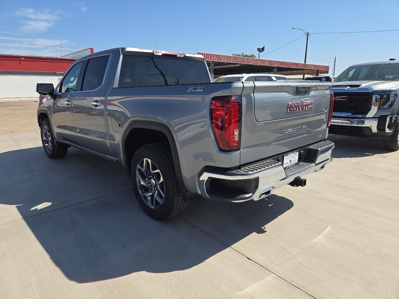GMC Sierra 1500 4WD Crew Cab 147" SLT 2026