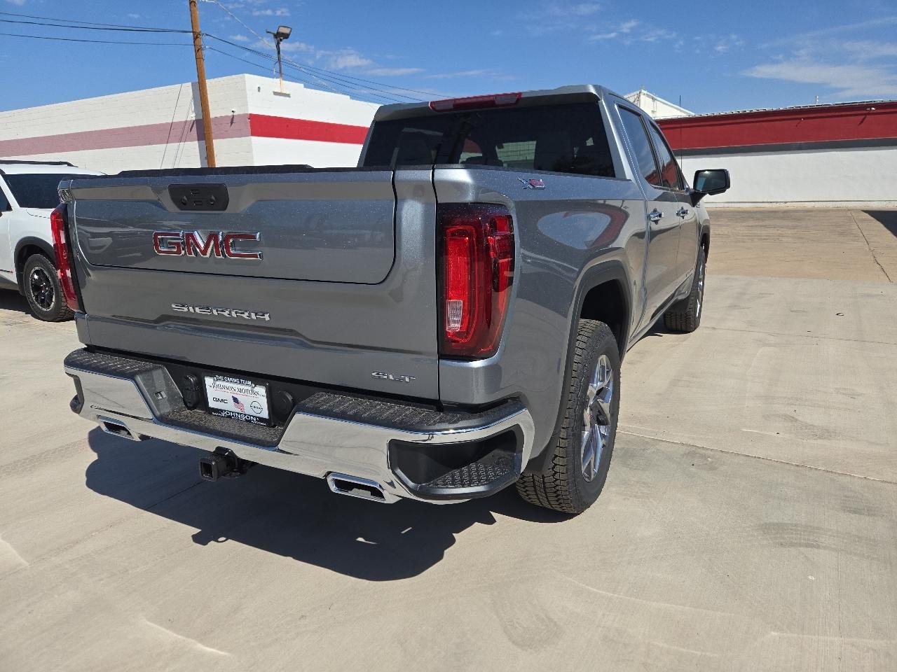 GMC Sierra 1500 4WD Crew Cab 147" SLT 2026