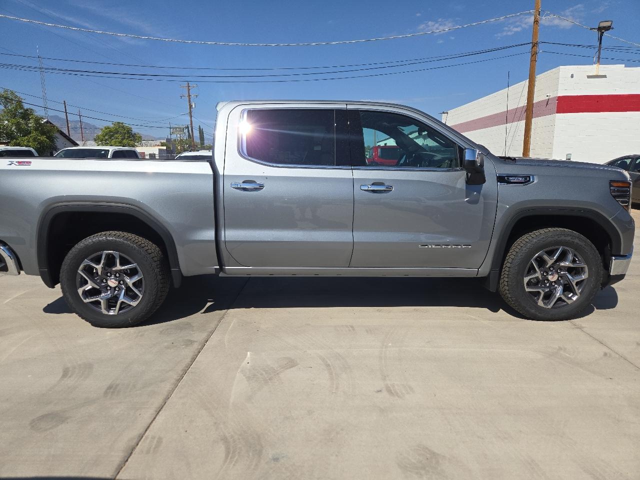 GMC Sierra 1500 4WD Crew Cab 147" SLT 2026
