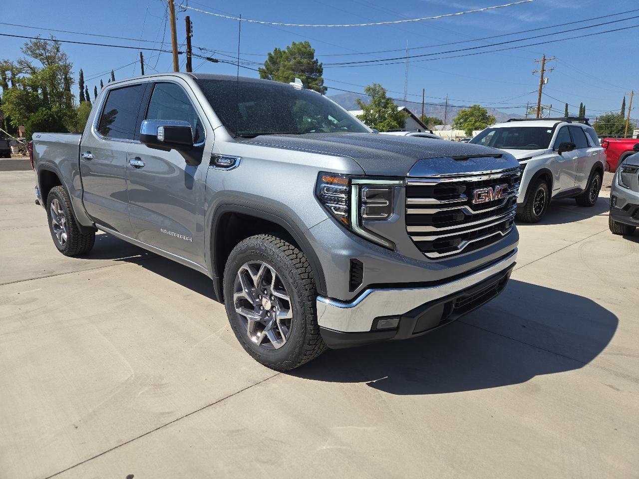 GMC Sierra 1500 4WD Crew Cab 147" SLT 2026