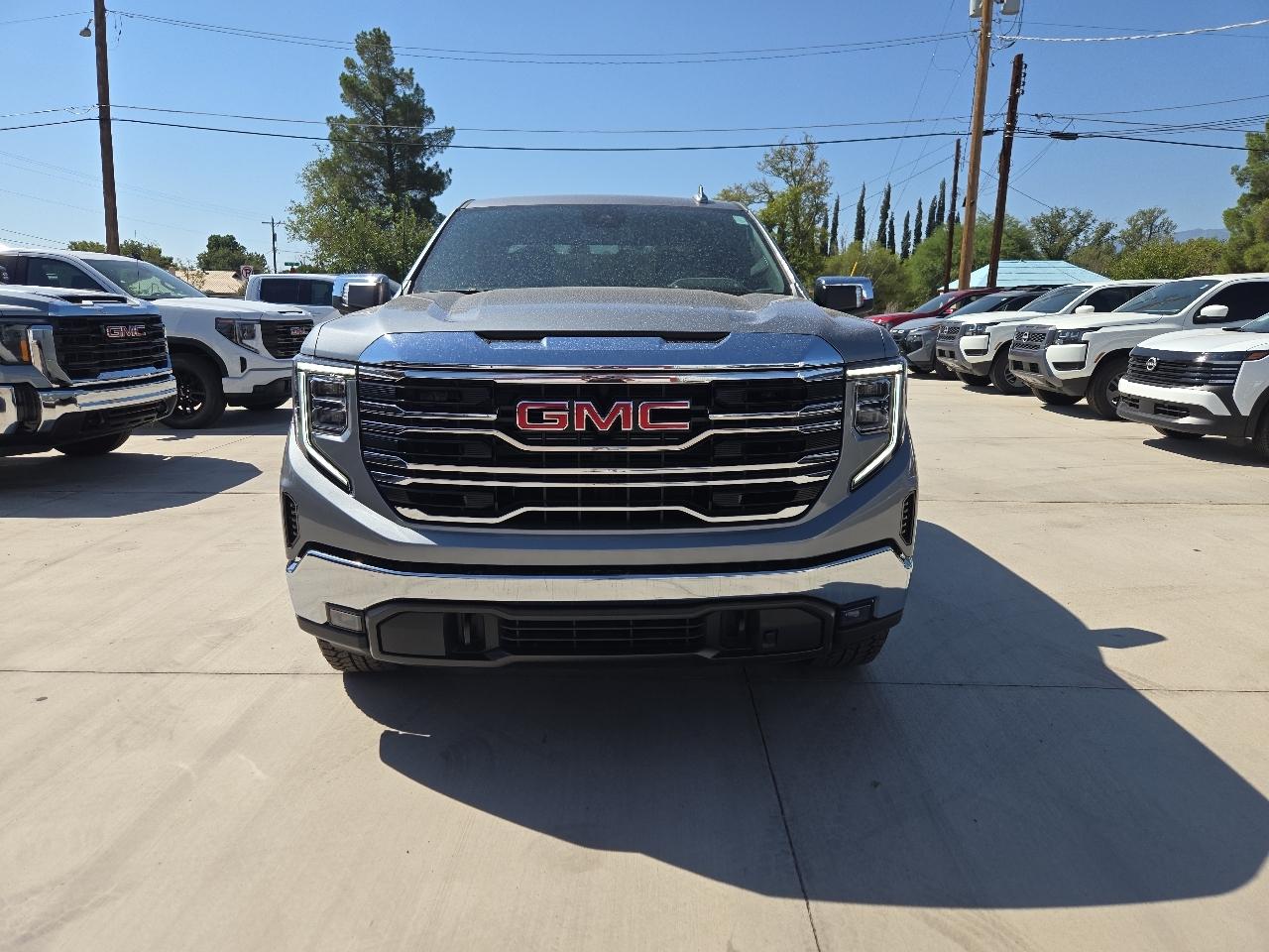 GMC Sierra 1500 4WD Crew Cab 147" SLT 2026