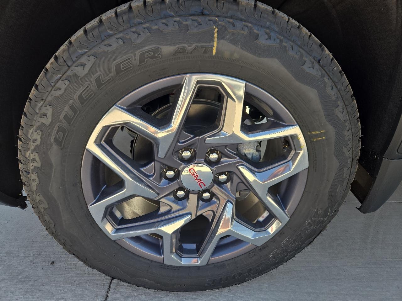 GMC Sierra 1500 4WD Crew Cab 147" SLT 2026