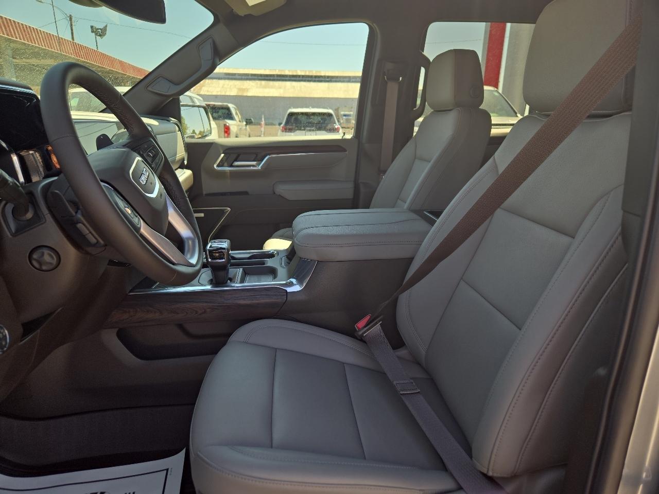 GMC Sierra 1500 4WD Crew Cab 147" SLT 2026