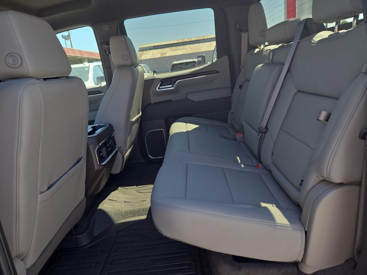 GMC Sierra 1500 4WD Crew Cab 147" SLT 2026