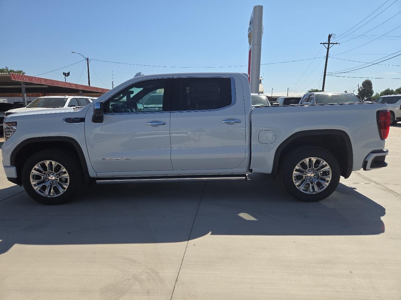 GMC Sierra 1500 4WD Crew Cab 147" Denali 2026