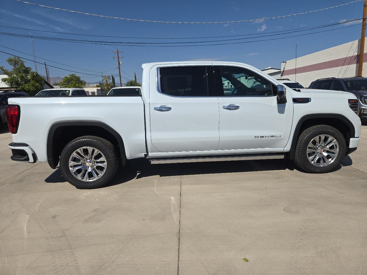 GMC Sierra 1500 4WD Crew Cab 147" Denali 2026