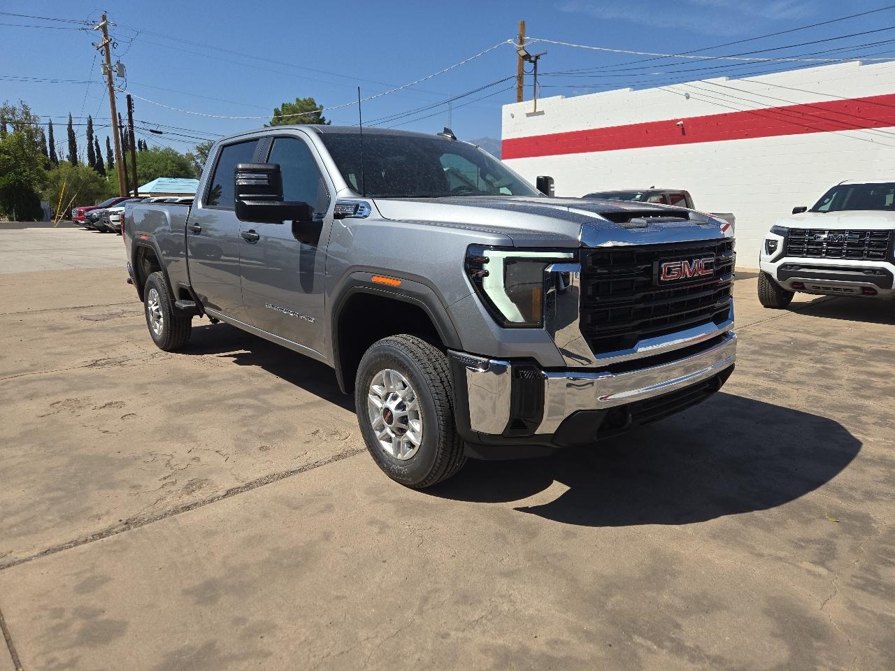 GMC Sierra 2500HD 4WD Crew Cab 159" Pro 2026