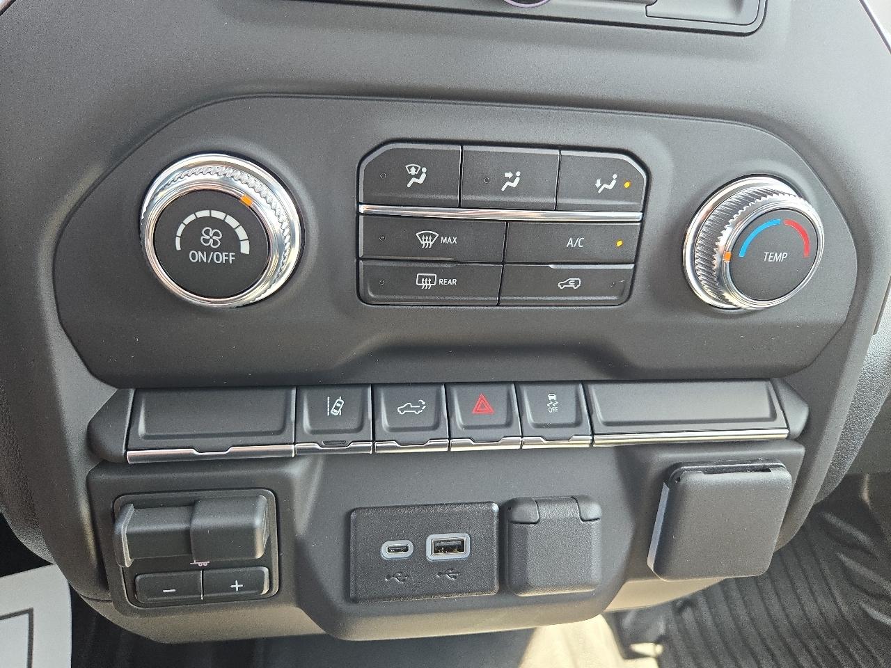 GMC Sierra 2500HD 4WD Crew Cab 159" Pro 2026