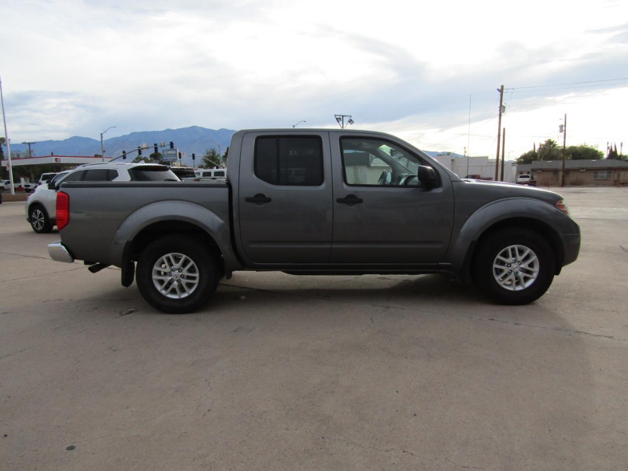 Nissan Frontier Crew Cab 4x2 SV V6 Auto 2018