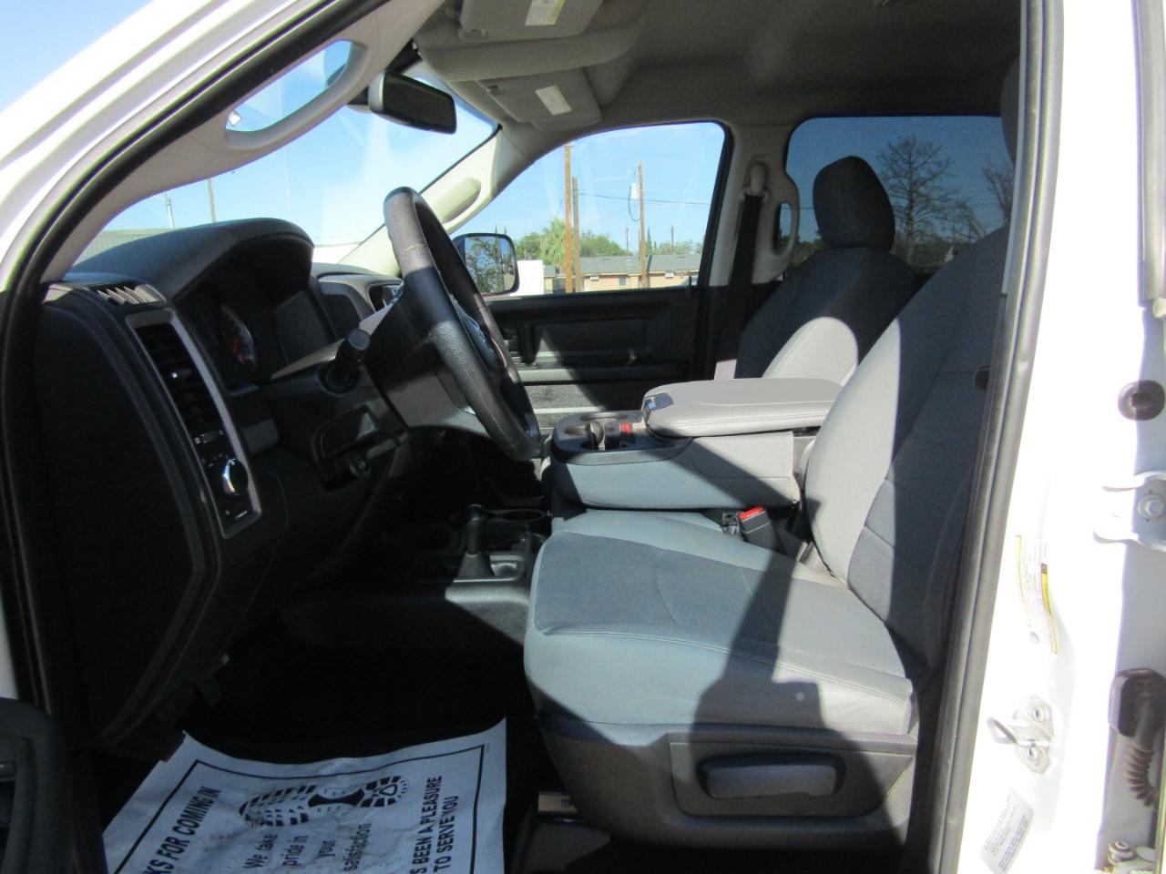 RAM 2500 Tradesman 4x4 Crew Cab 6'4" Box 2017