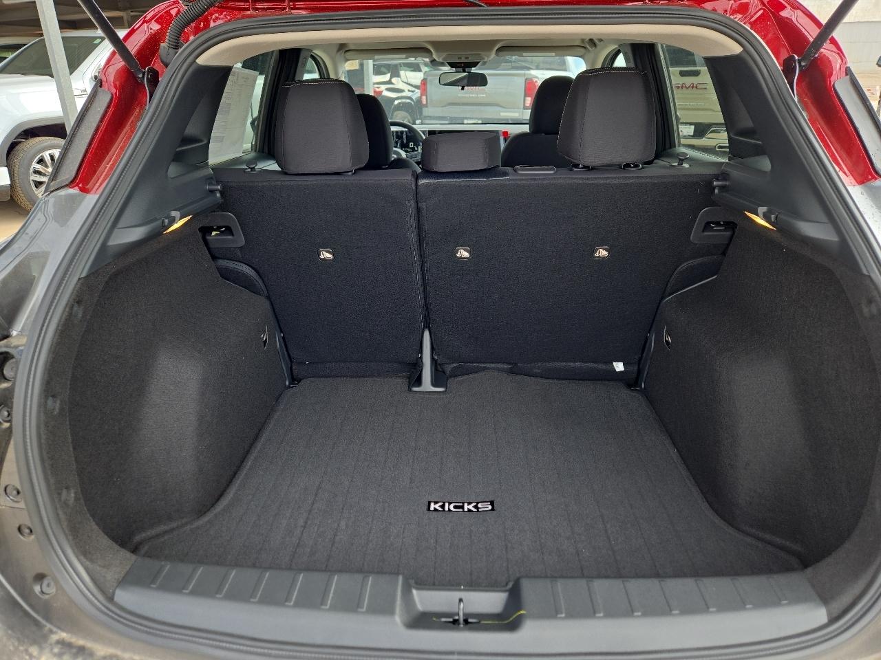 Nissan Kicks SV FWD 2027