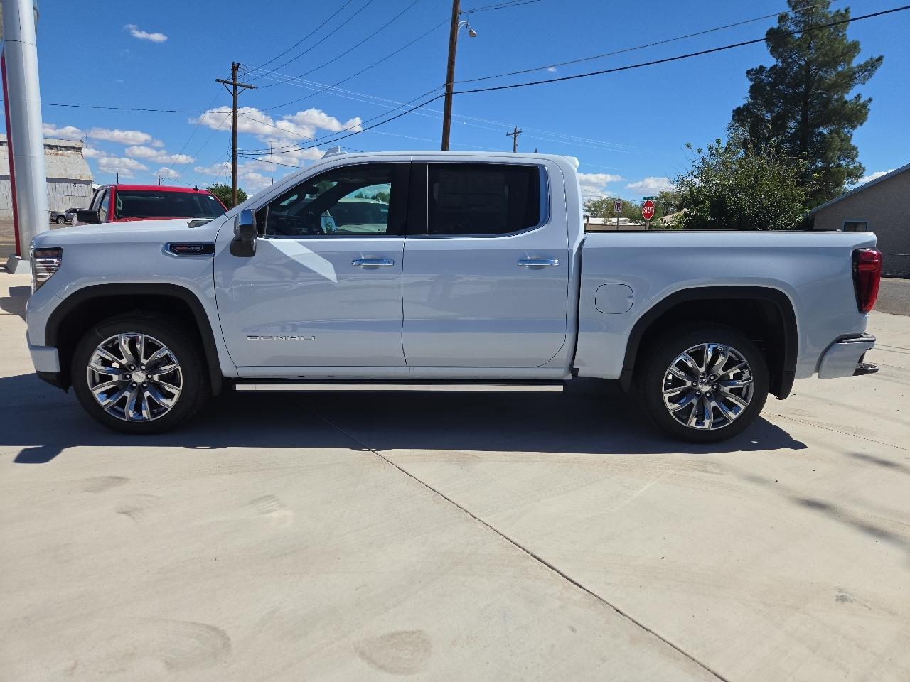 GMC Sierra photo 2