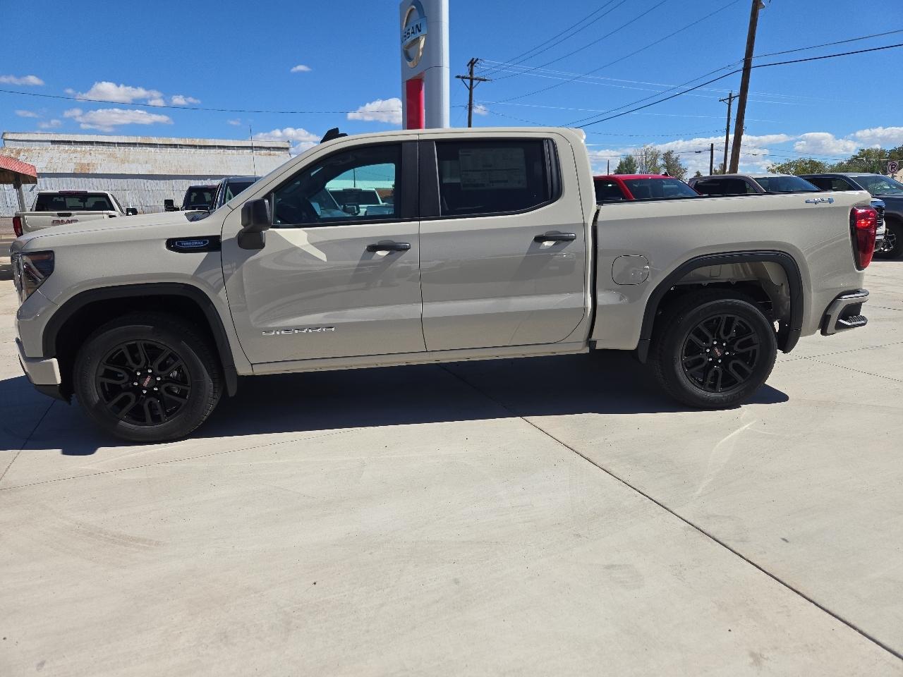 GMC Sierra photo 2