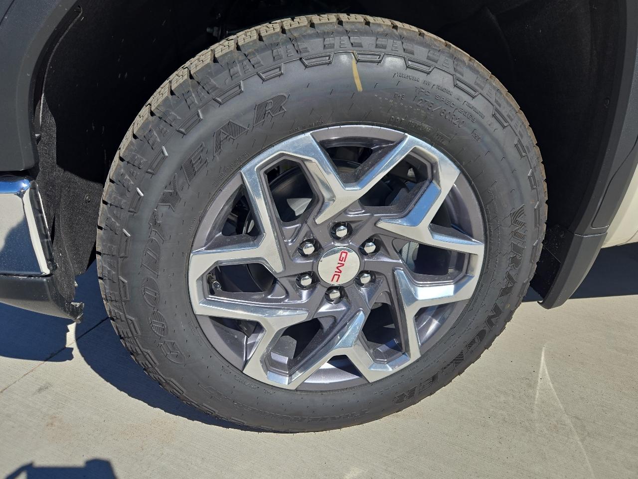 GMC Sierra photo 11