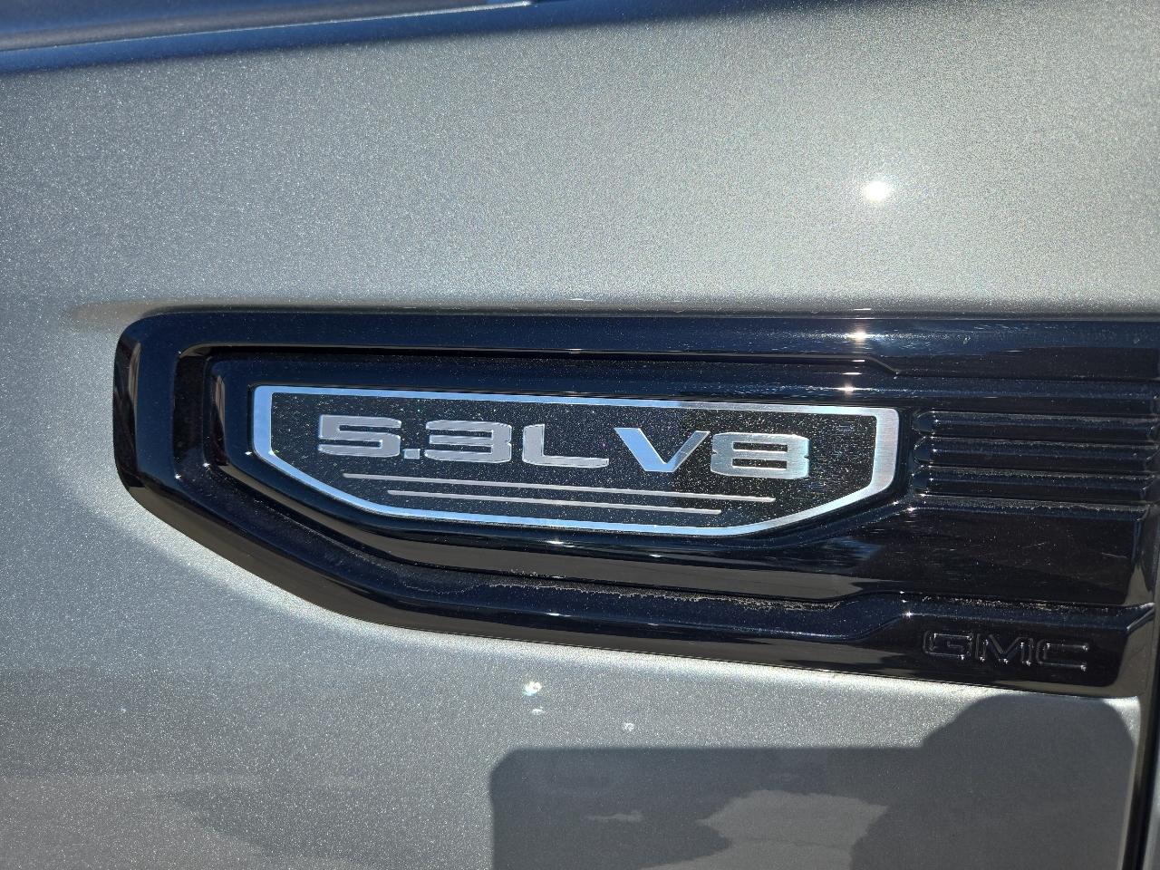 GMC Sierra photo 11