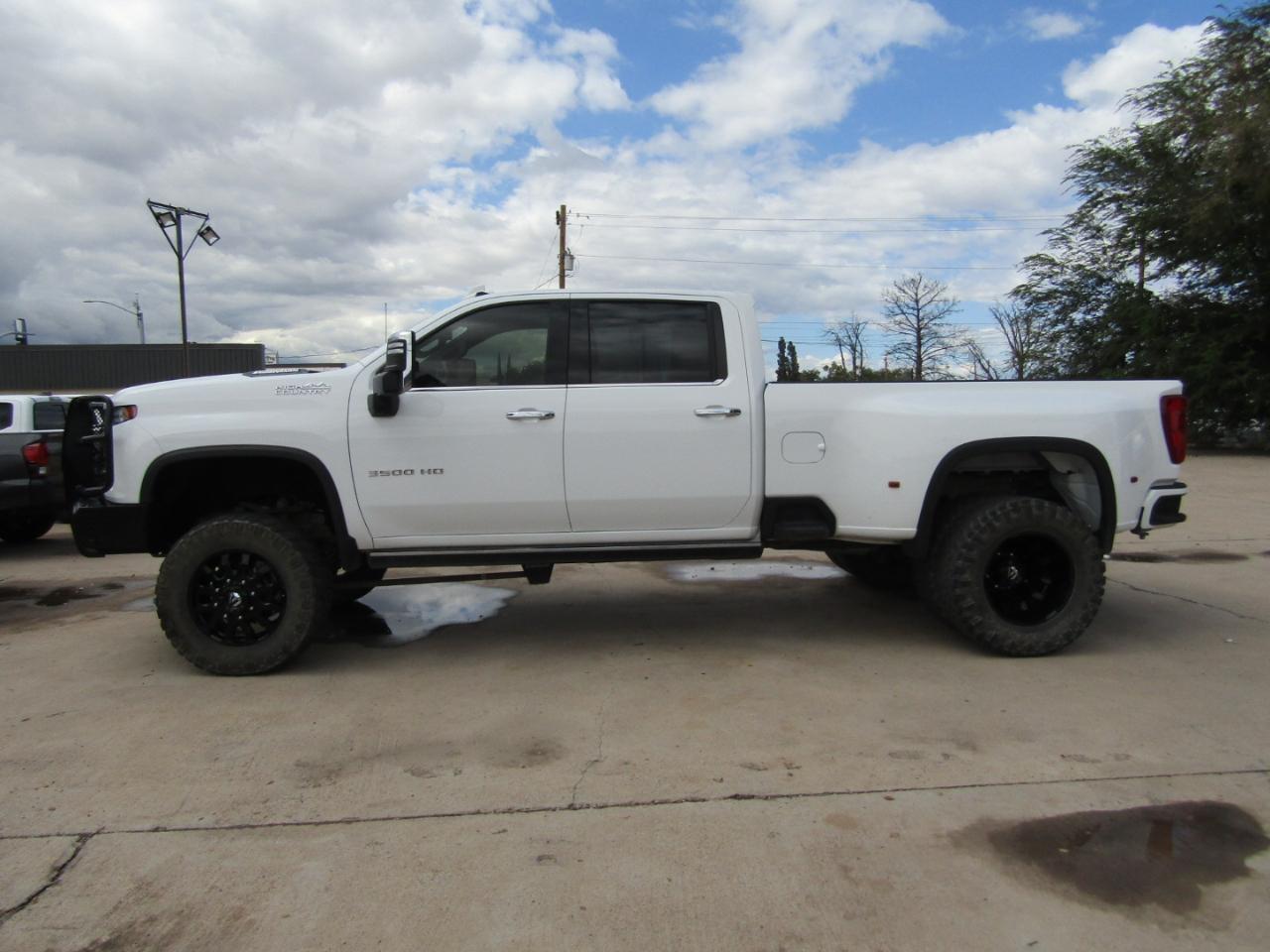 Chevrolet Silverado 3500HD High Country Crew Cab Long Box DRW 4WD 2022