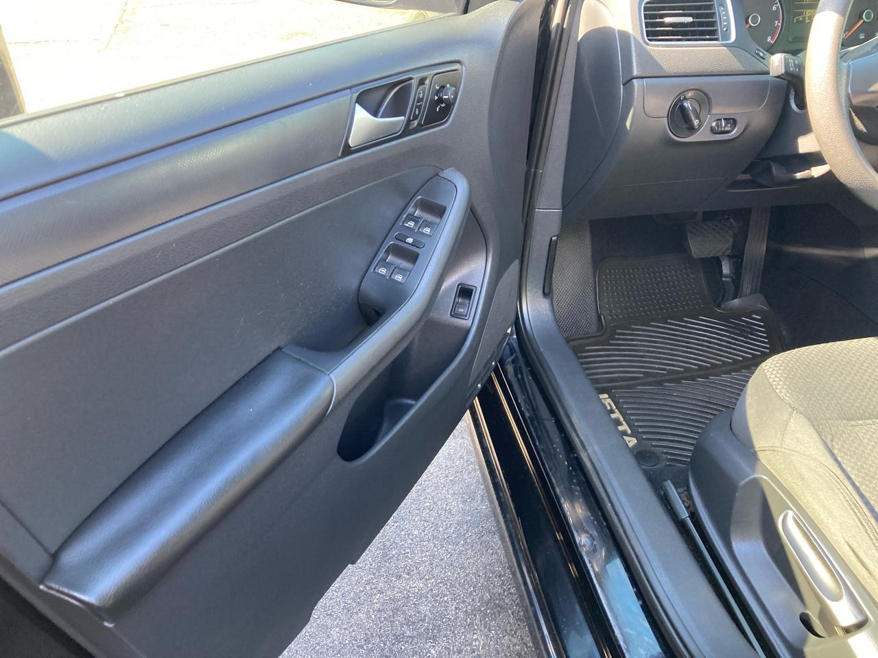 Volkswagen Jetta S 2013