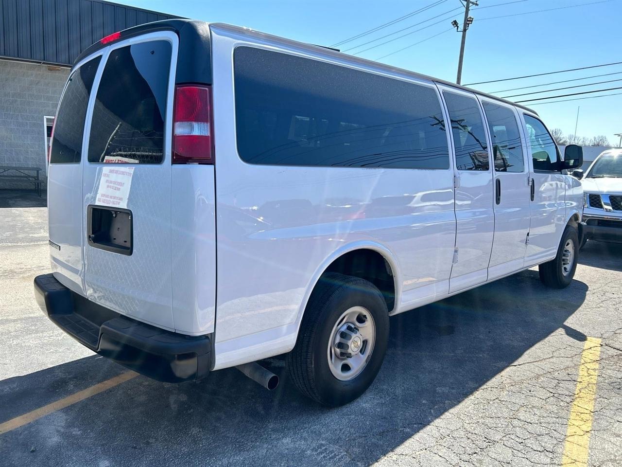 Chevrolet Express Passenger RWD 3500 155" LS 2023