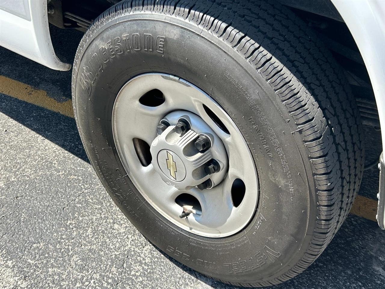 Chevrolet Express Passenger RWD 3500 155" LS 2023