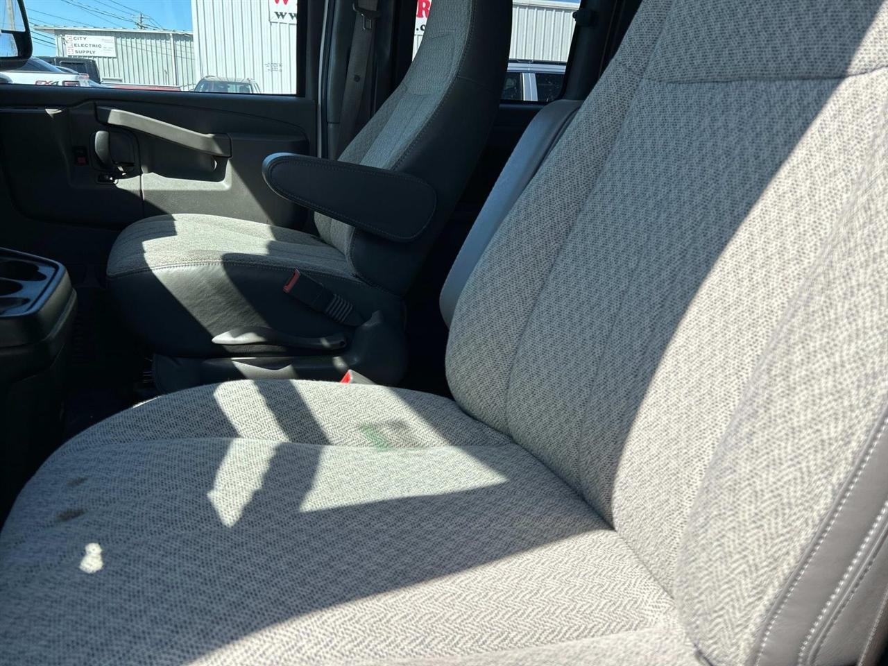 Chevrolet Express Passenger RWD 3500 155" LS 2023