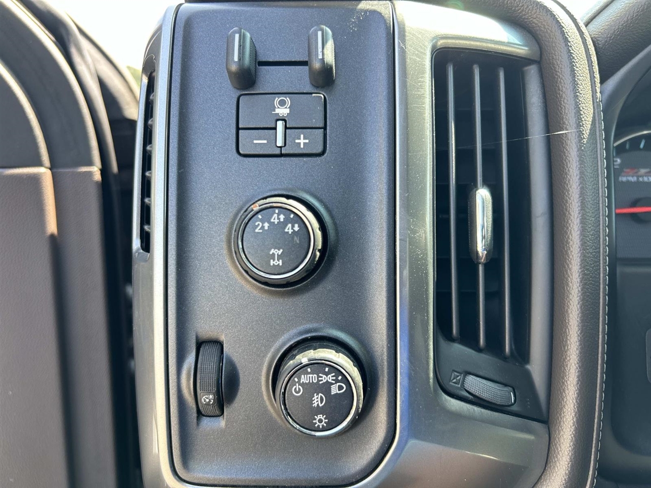 Chevrolet Silverado 2500HD 4WD Double Cab 144.2" LTZ 2015 Chevrolet Silverado 2500HD 4WD Double Cab 144.2" LTZ 2015