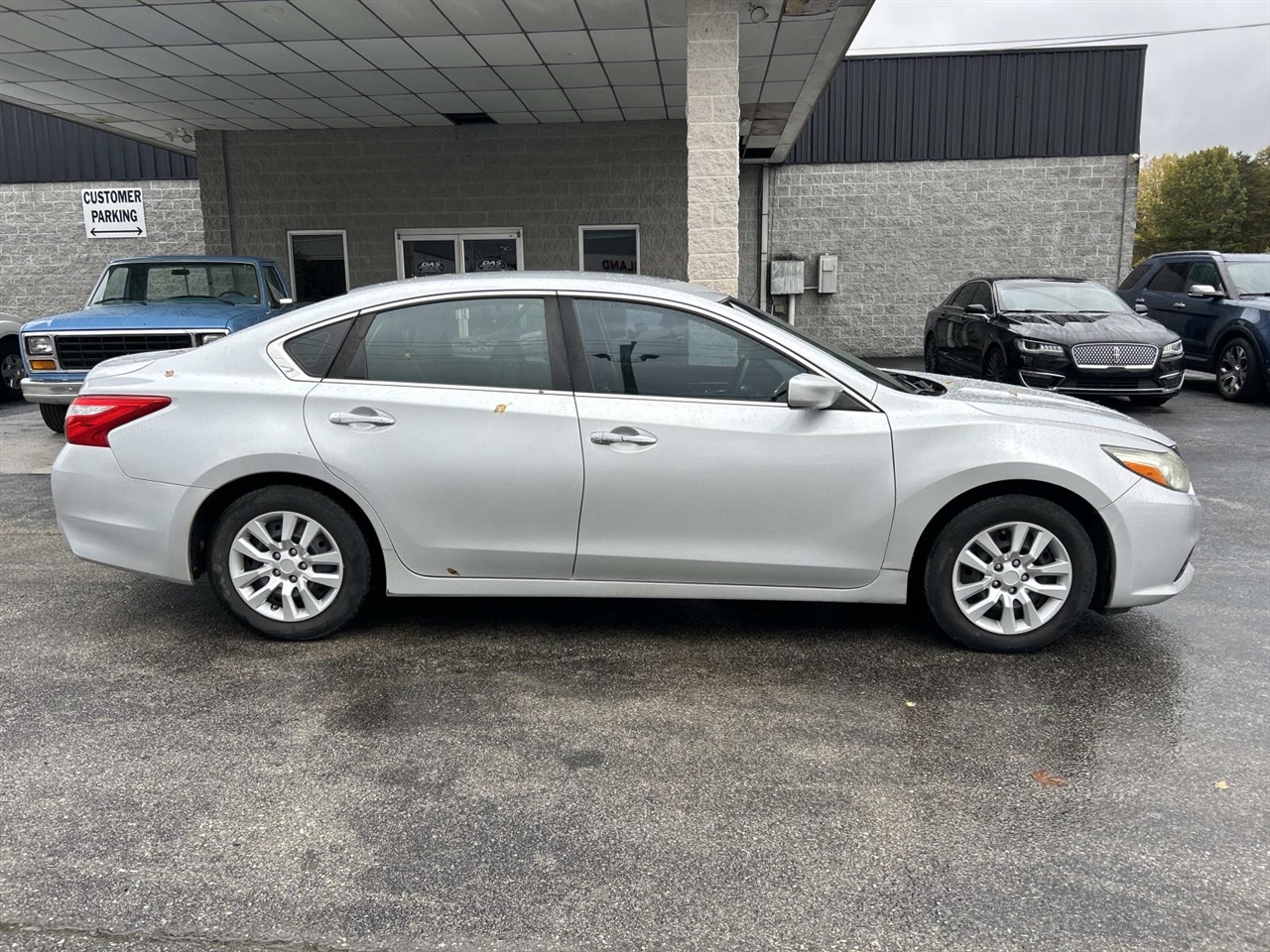 Nissan Altima 4dr Sdn I4 2.5 2016 Nissan Altima 4dr Sdn I4 2.5 2016